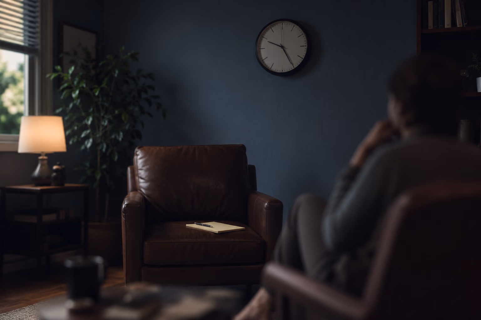 Clock and notepad marking a therapy hour